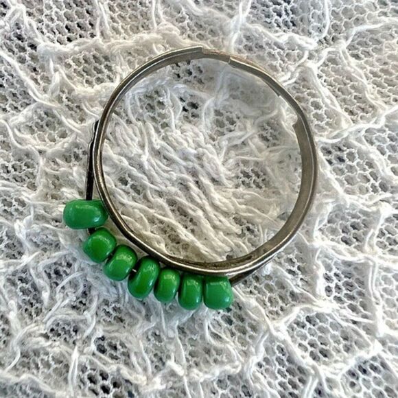 Vintage Handmade Green Seed Bead Ring - Picture 3 of 9